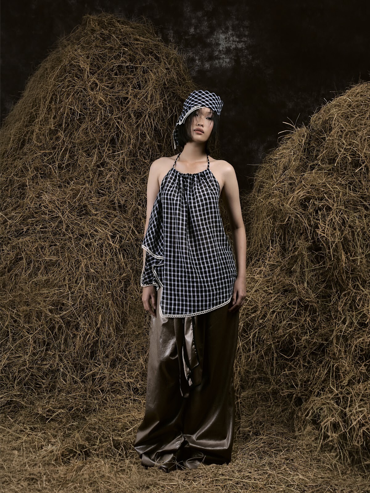 CHAO NGHIÊNG MUSLIN GINGHAM HALTER TOP