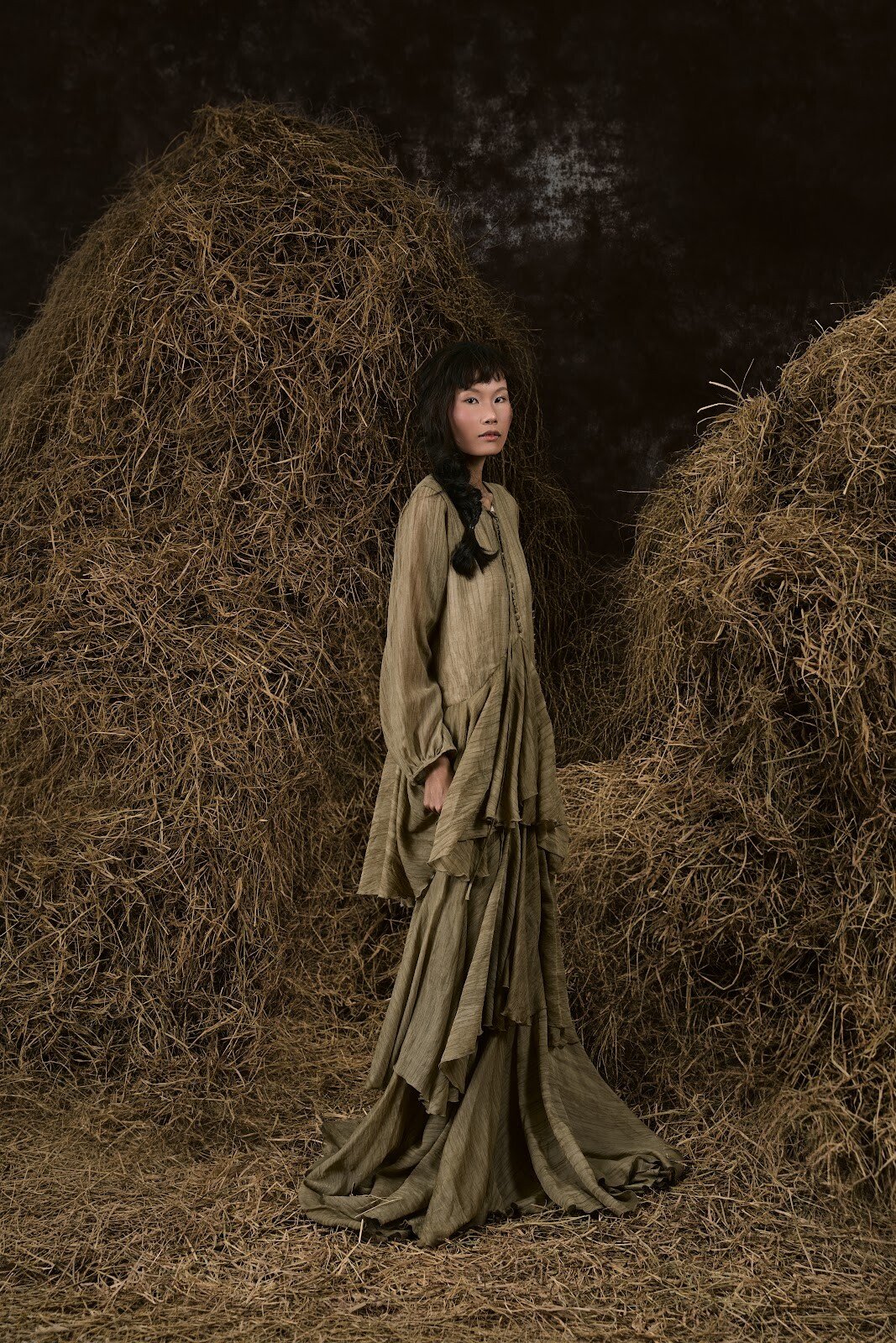 ĐÒNG ĐÒNG SILK V-NECK RUFFLED GOWN
