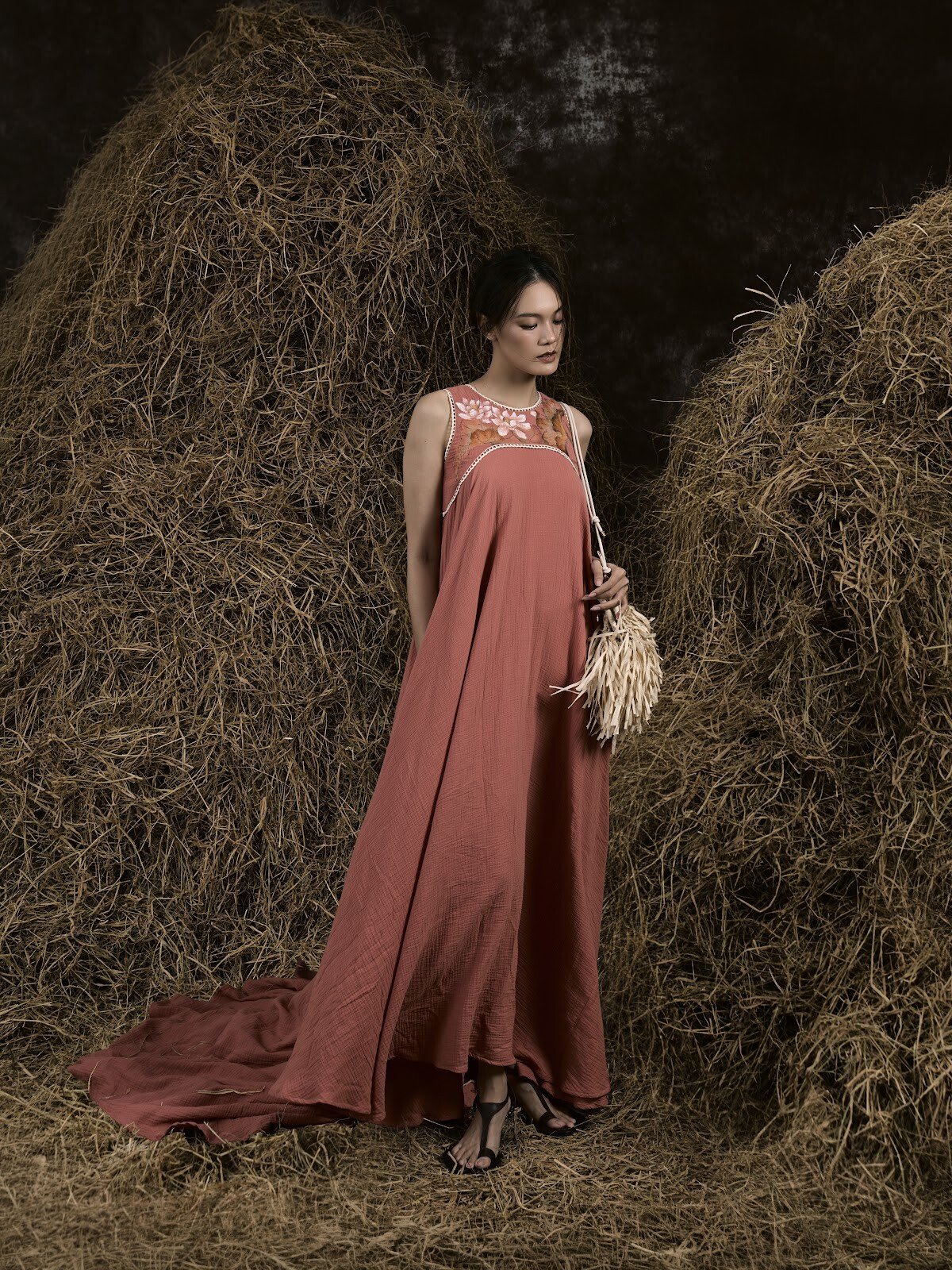 BẠT NGÀN MUSLIN HAND-PAINTED GOWN