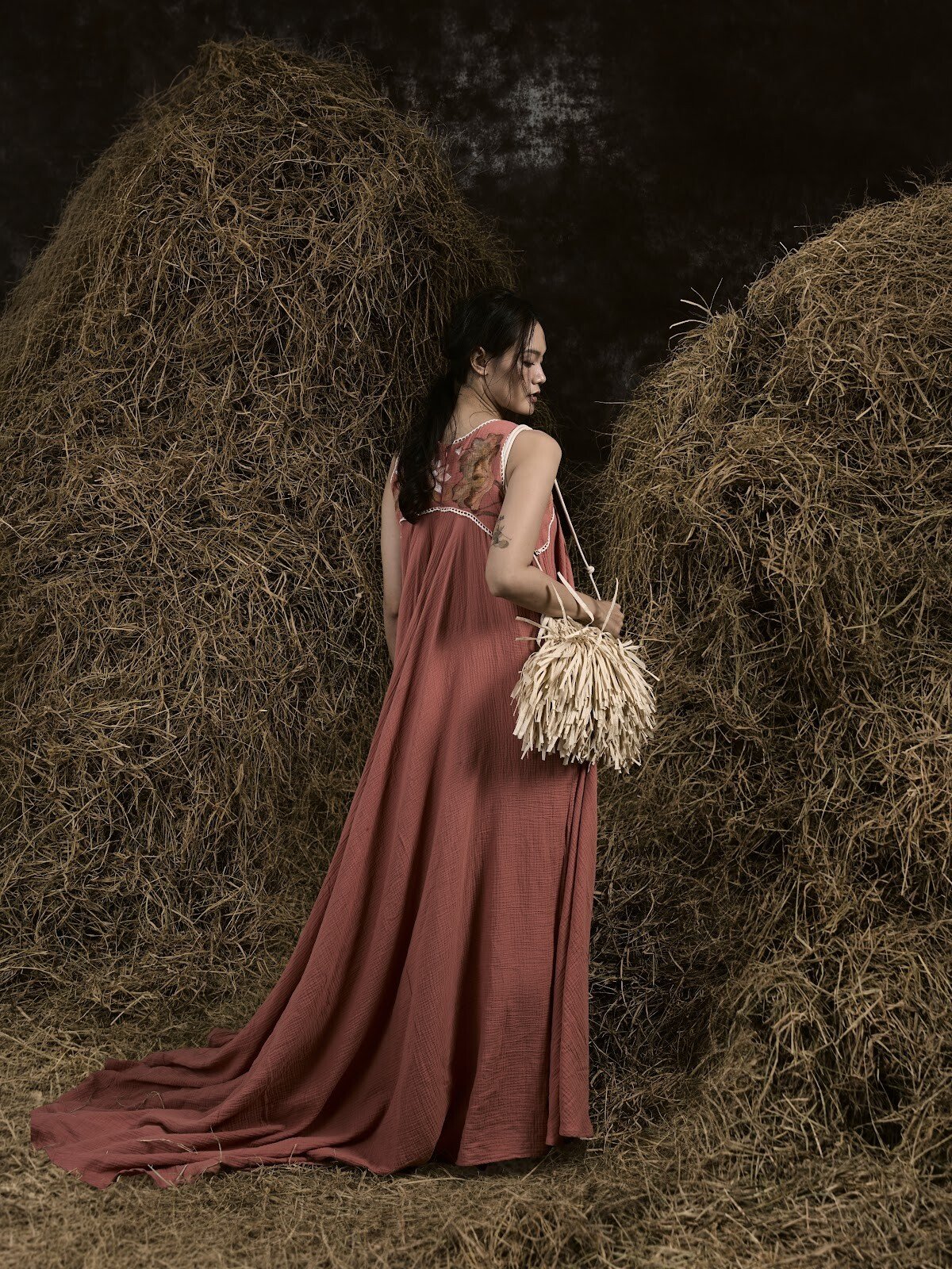 BẠT NGÀN MUSLIN HAND-PAINTED GOWN