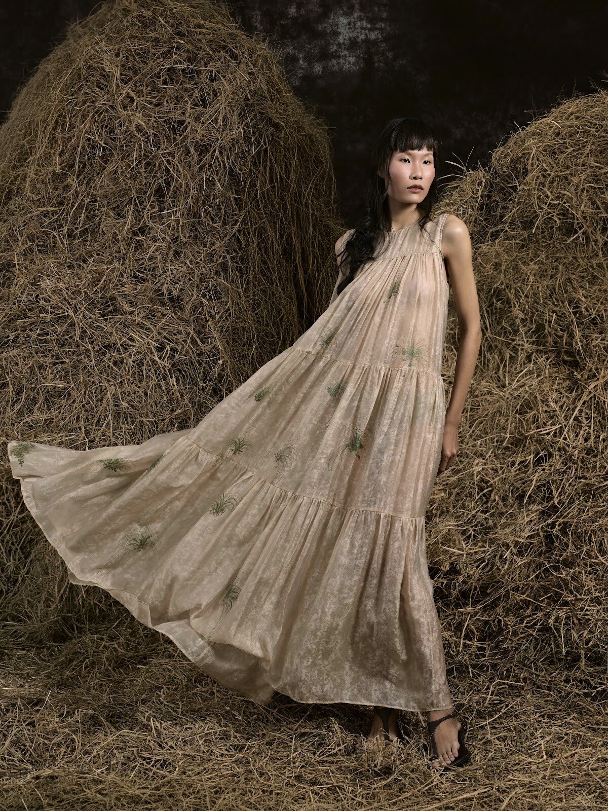 TRẢNG CỎ ORGANZA HAND-PAINTED RUFFLED DRESS
